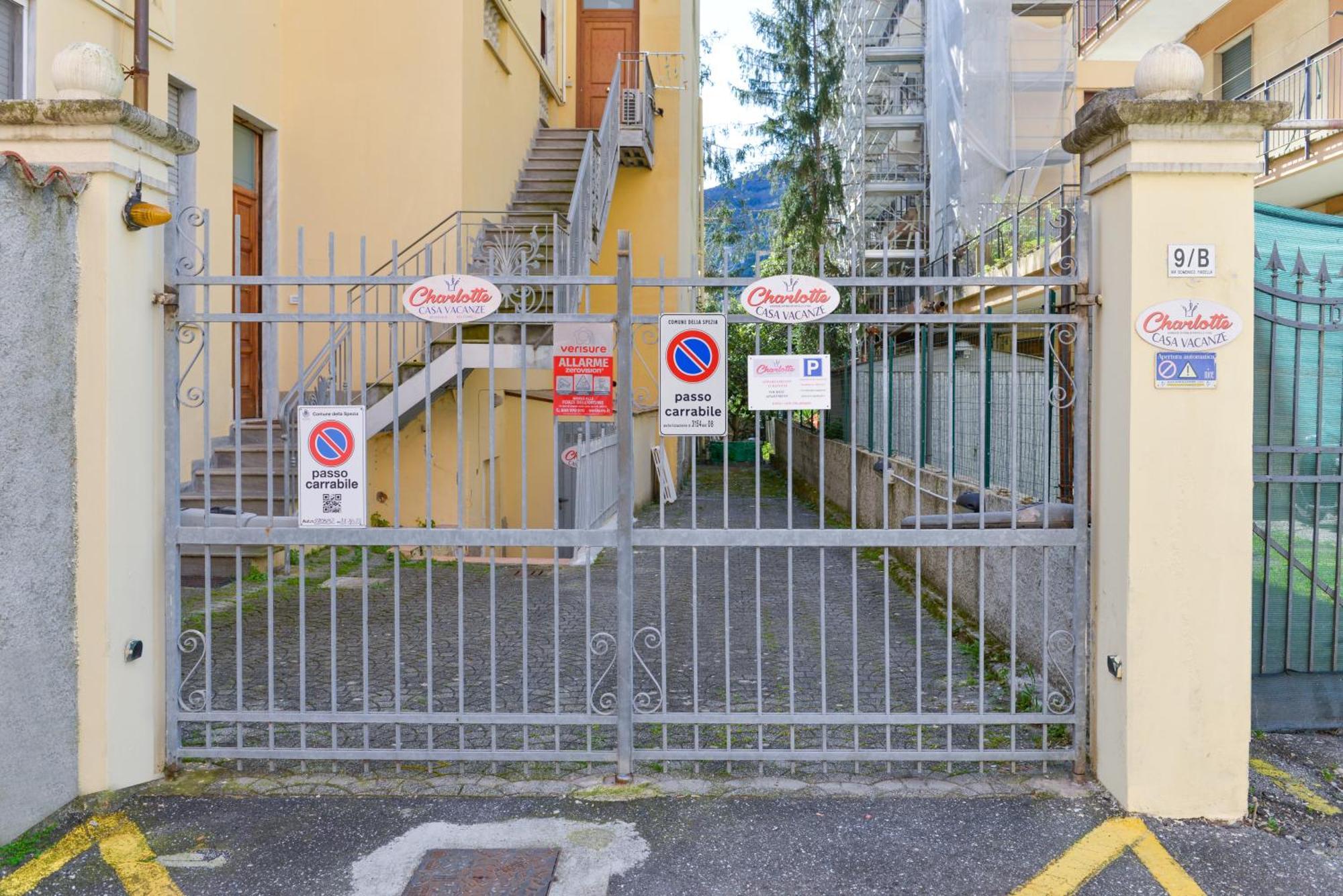 Charlotte Appartamento Con Parcheggio, 5 Terre, Vicino Stazione Специя Екстериор снимка